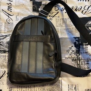 Authentic Coach soft pack in